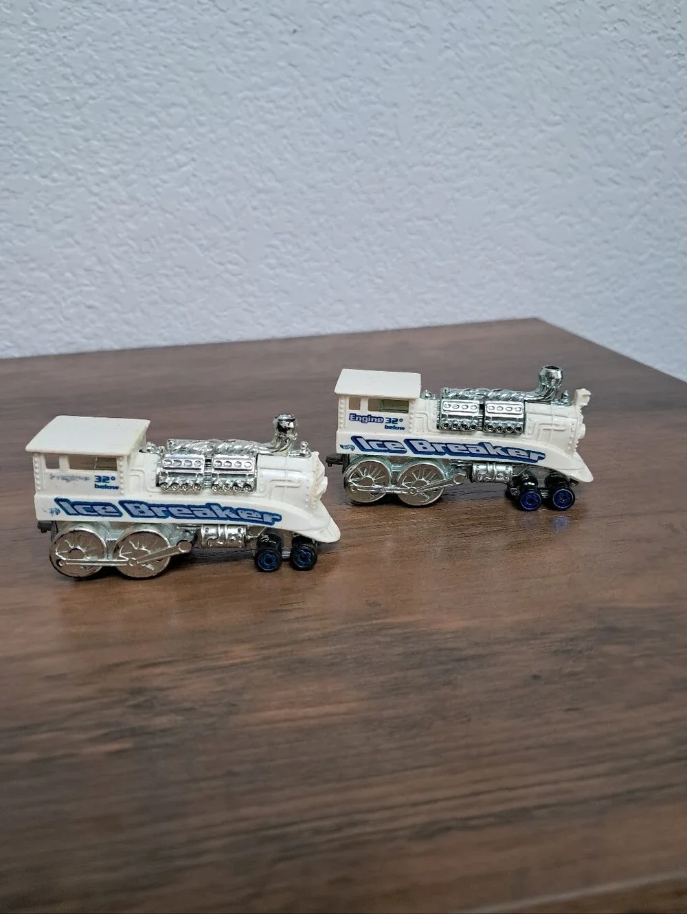 Vintage 1995 Hot Wheels Ice Breaker Locomotive Set Of 2 Diecast Chrome Toys